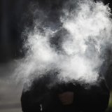 La cigarette électronique jetable (puff, sans nicotine mais aromatisée) bientôt bannie en France (illustration).